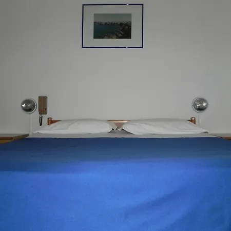 Hotel Fjby 2*