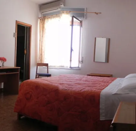 Hotel Fjby 2*